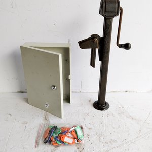 Caja de Seguridad para Llaves y Abrelatas Manual Industrial - imagen 1