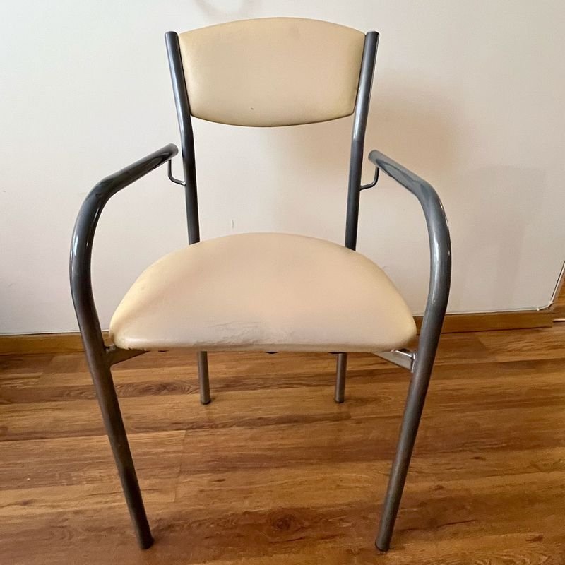 Silla Beige y Gris con Apoyabrazos