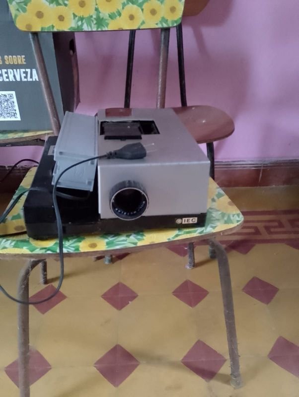 Proyector antiguo para venta - imagen 2