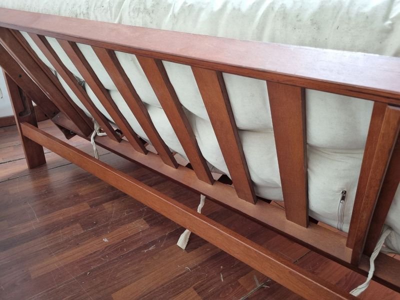 Sillon Sofa Cama Futon En Madera: Un sofá cama versátil y cómodo - imagen 4