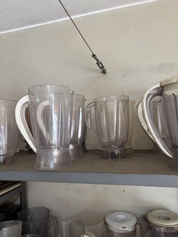 Vasos licuadoras de plástico en buen estado - imagen 5