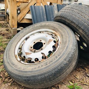 Juego de 3 Cubiertas con Llantas para Toyota Hilux - imagen 2