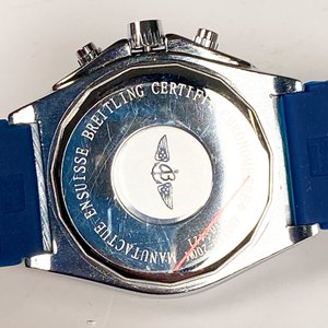 Reloj Breitling Chronomat para Caballero con Malla de Goma Azul - imagen 4