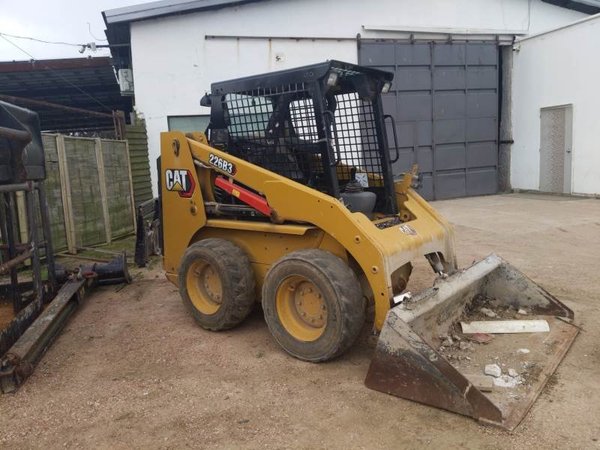 Minicargador Caterpillar 226B3 con Pala Frontal