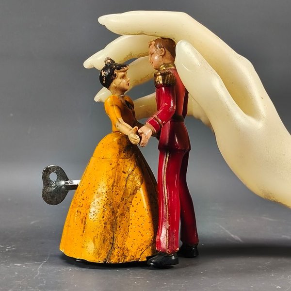 Figurita de princesa y príncipe bailarines a cuerda - imagen 2