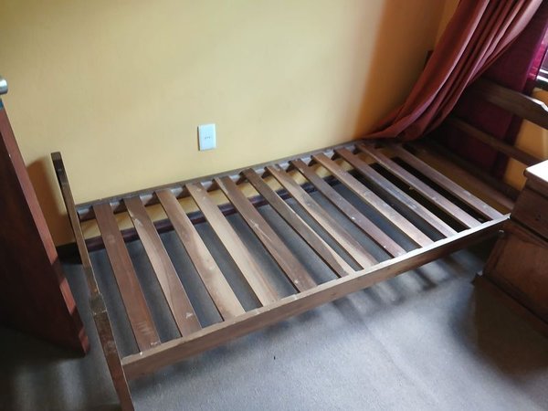 Cama de Una Plaza en Madera Natural