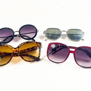 Cuatro Pares de Lentes de Sol Variados - imagen 1