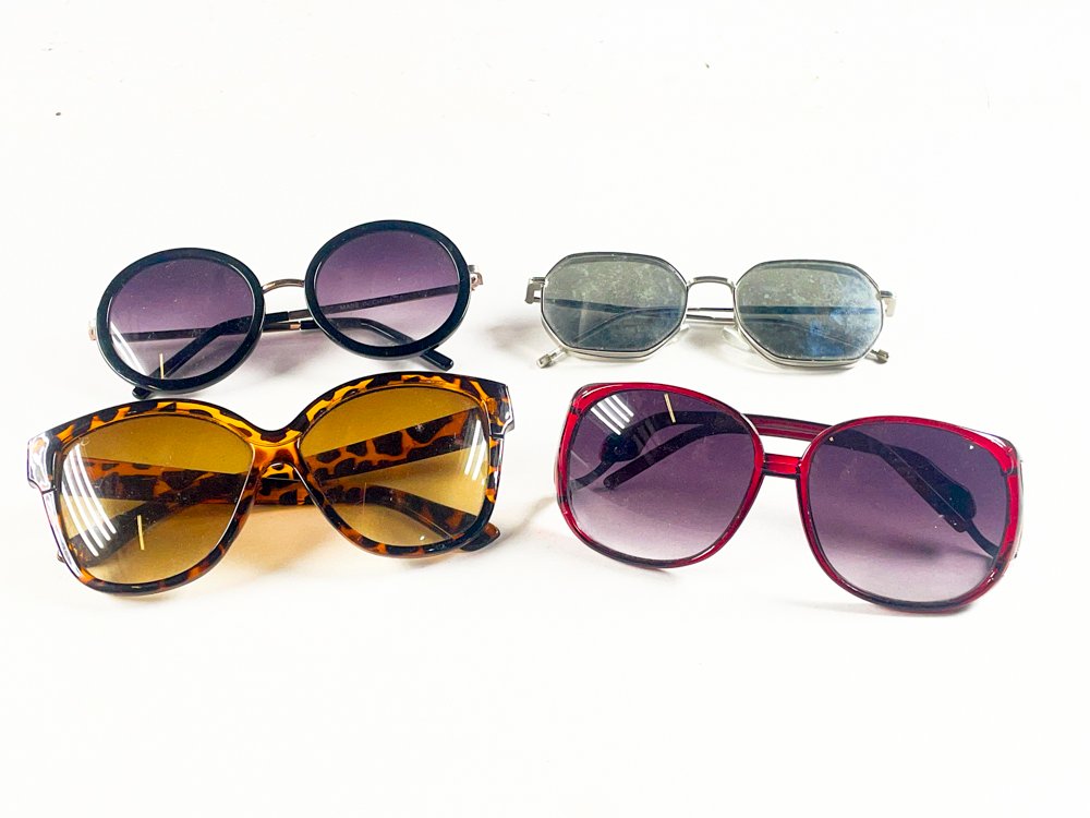 Cuatro Pares de Lentes de Sol Variados