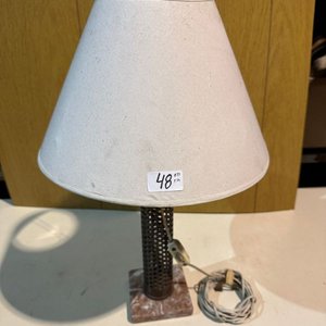 Lámpara de mesa de bronce y granito - imagen 3
