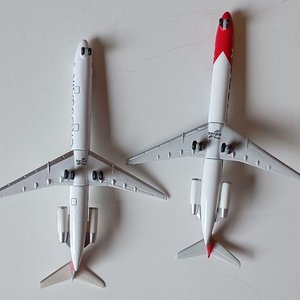 Lote de 2 Aviones a Escala 1/500: Edelweiss y Crossair (Herpa) - imagen 3