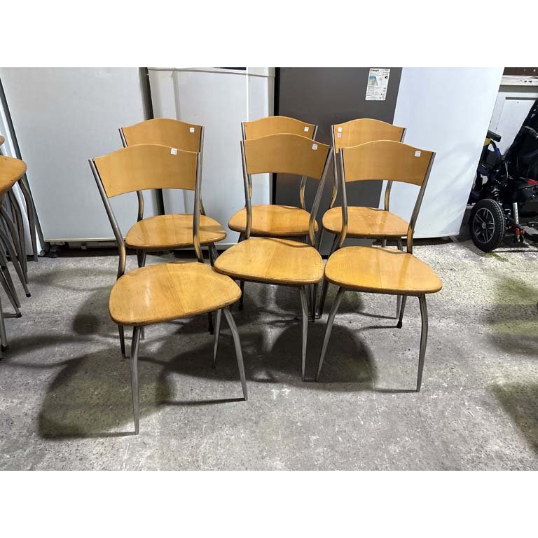 Lote anterior: Sillas de madera con patas de hierro de buena calidad