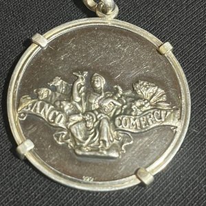 Lote siguiente: Medalla Banco Comercial Plata 999 - 30 Gramos - "Por 35 Años de Labor"