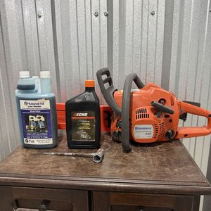Motosierra Husqvarna 236 con Lubricantes y Herramienta de Ajuste - imagen 2