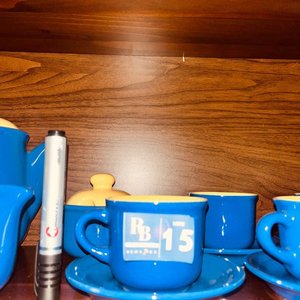 Juego de Té de Cerámica Azul y Amarillo - imagen 3
