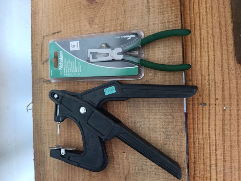 Lote siguiente: Alicates de alta calidad con manijas verdes y cuerpo negro
