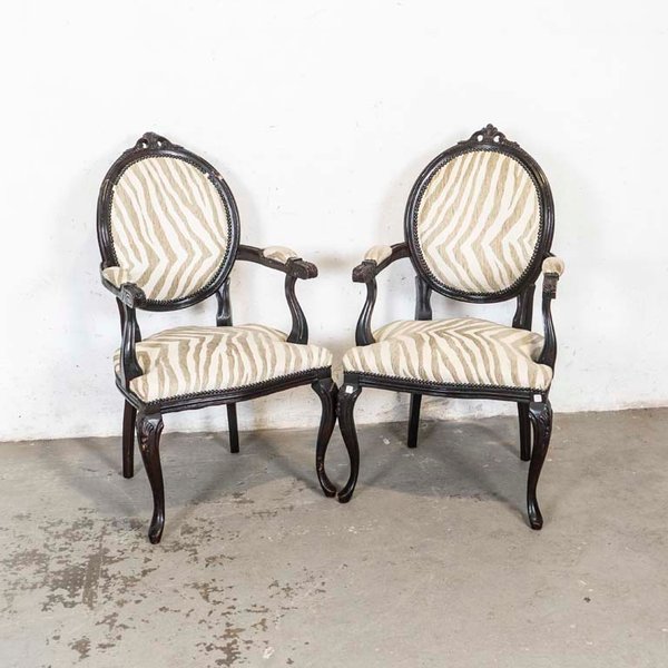 Par de Sillones Luis XVI Estilo Medallón Tapizados