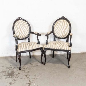 Lote anterior: Par de Sillones Luis XVI Estilo Medallón Tapizados