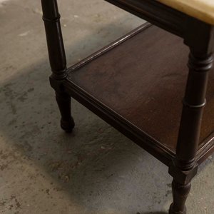 Mesa de Sala con Tapa de Mármol y Estante - imagen 3