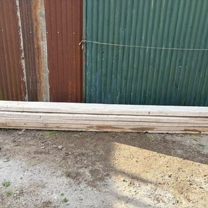 Lote siguiente: 5 Tablones de Pino Macizo