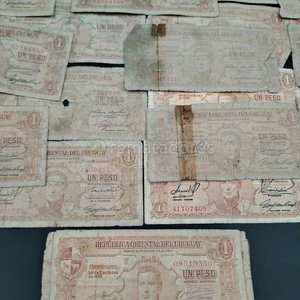 Lote siguiente: Monedas Antiguas y Billetes Uruguayos