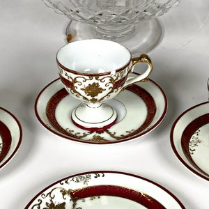 Centro de Cristal Tallado y Pocillos con Platillos de Porcelana con Diseño de Ave - imagen 3