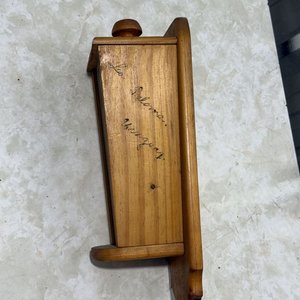 Exhibidor de Pared para Botellas en Madera con Dosificador - imagen 5