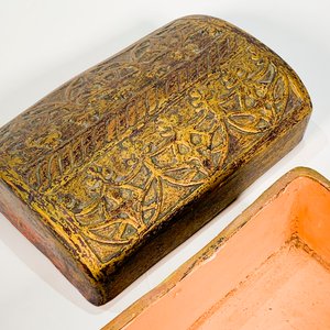 Cofre Decorativo Cerámica Dorado Estilo Baúl Gótico - imagen 3