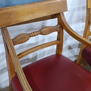 Par de Butacas Estilo Regency Inglés en Madera Maciza Tallada con Tapizado Rojo - imagen 3