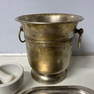 Champagnera y Bandeja Metálica con Mortero de Mármol Blanco - imagen 3