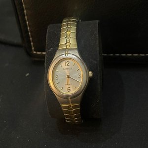Reloj Dama Carriage by Timex Bicolor Acero y Dorado - imagen 3