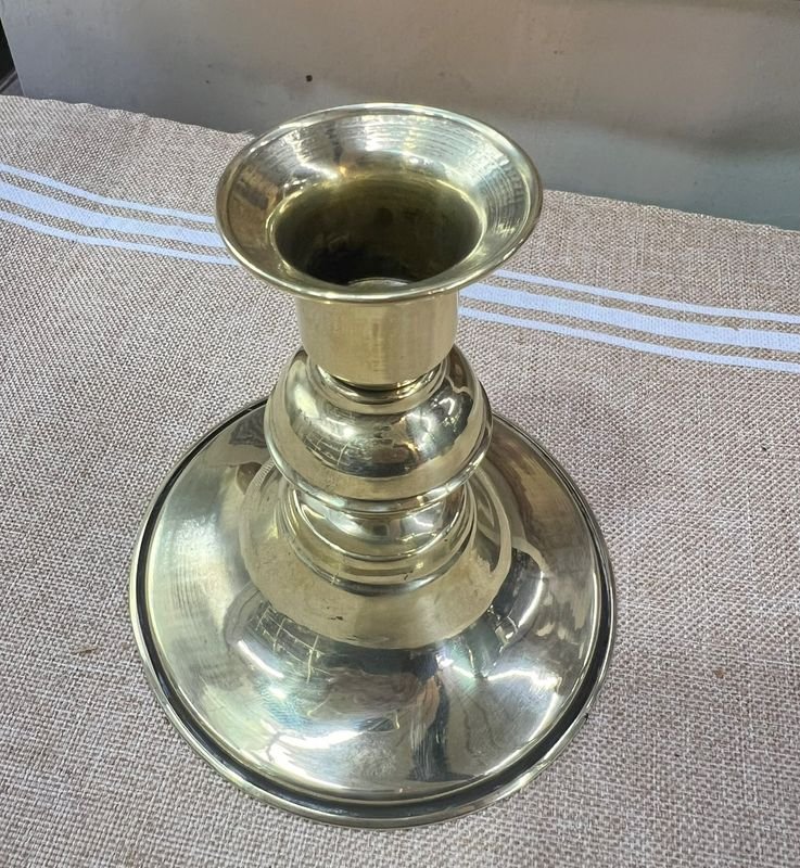 Candelero de Bronce Torneado con Base Circular