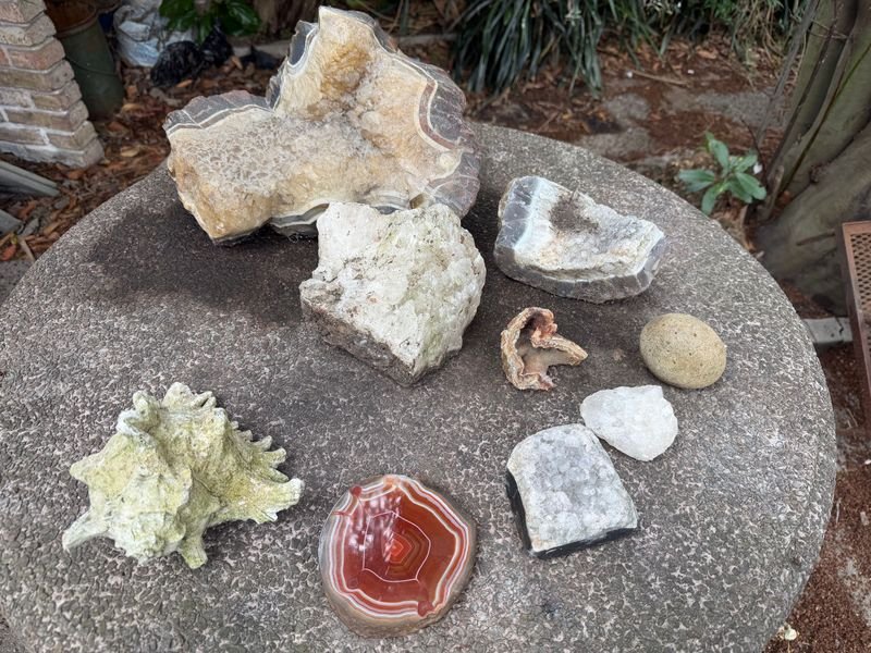 Conjunto Decorativo de Rocas, Minerales y Caracol Marino