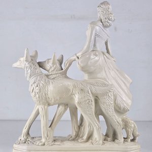 Escultura de Mujer con Perros en Cerámica - imagen 6