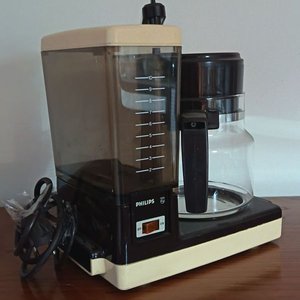 Cafetera Philips Clásica Beige y Negra - imagen 2