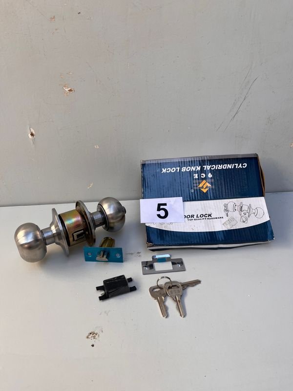 Puerta cilíndrica de seguridad con mecanismo de bloqueo cilíndrico - imagen 1