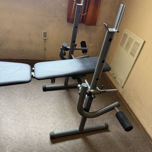 Banco de Pesas Multifuncional Gris con Respaldo y Asiento Acolchado - imagen 10