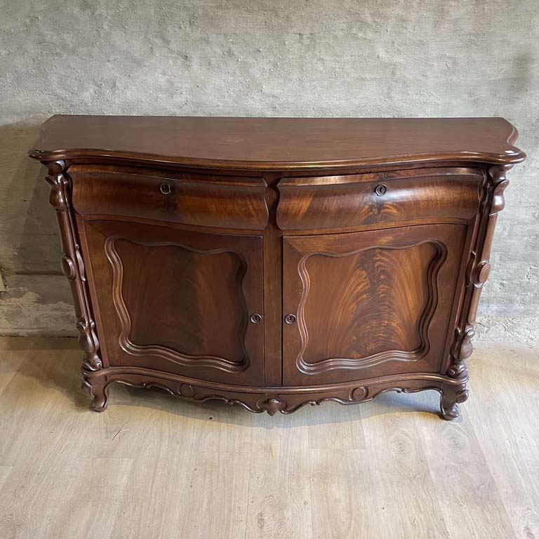 Lote anterior: Aparador Victoriano de Dos Puertas y Dos Cajones - Medidas: 155x49x98cm