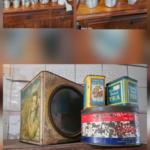 Lote siguiente: Mueble de madera con vitrina y antigüedades de cocina