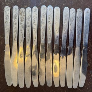 Juego de 11 Cuchillos de Mesa Eiko Inox con Diseño de Hojas - imagen 5