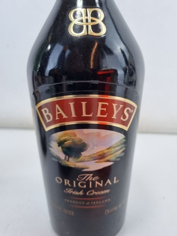Bebidas Alcohólicas con Etiquetas y Botellas - imagen 5