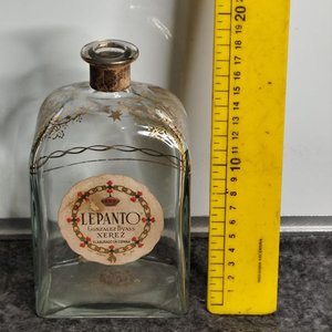 Lote siguiente: Botella Antigua de Brandy Lepanto Jerez González Byass Española
