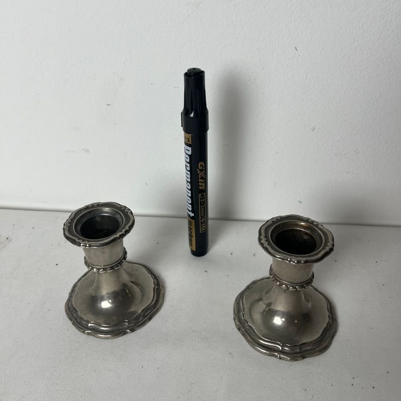 Lote anterior: Candelabros y Marcadores de Plástico