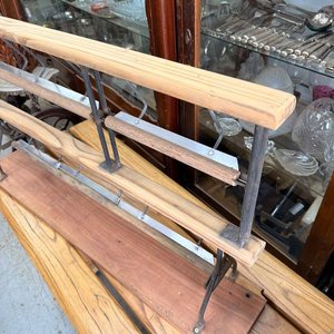 Antiguo Portarrollos de Mostrador para Papel de Envolver - Madera y Hierro - imagen 3