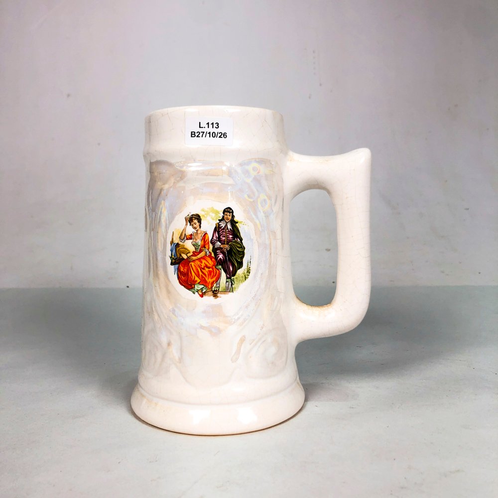 Jarra de Cerveza Antigua de Porcelana Blanca con Monograma y Escena Pintada