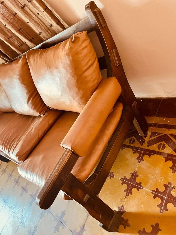 JUEGO DE LIVING MADERA TAPIZADO CUERINA - imagen 5
