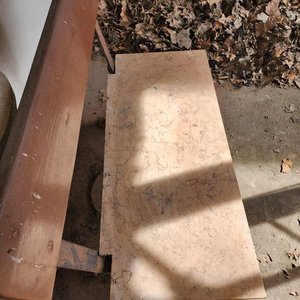 Banco Rústico con Asiento y Respaldo de Madera y Mármol Rosa - imagen 3