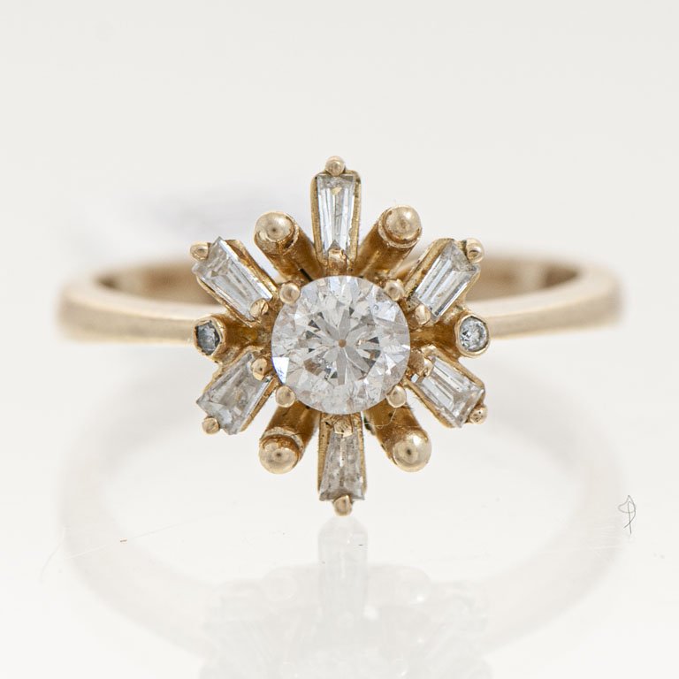 Lote siguiente: Anillo de oro con brillantes