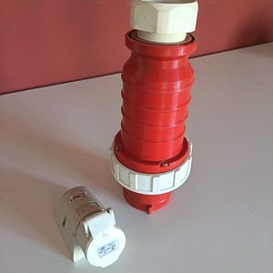 Conectores Industriales Rojos y Blancos - imagen 2
