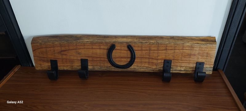 Lote siguiente: Perchero Rustico en Madera de Arboy y Hierro Maritimo