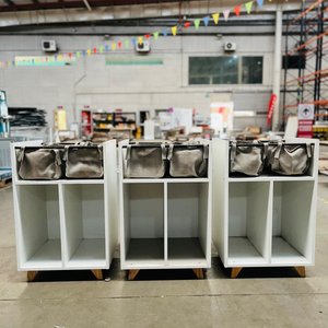 Lote anterior: Juego de 3 Muebles Organizadores Blancos con Bolsas de Tela